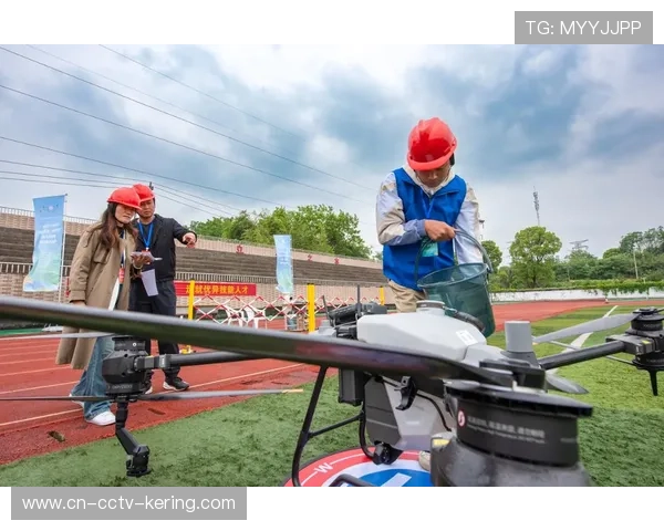 无人机足球操作需精准飞行及团队战术,考验飞手反应与心态 无人机足球操作需精准飞行及团队战术,考验飞手反应与心态